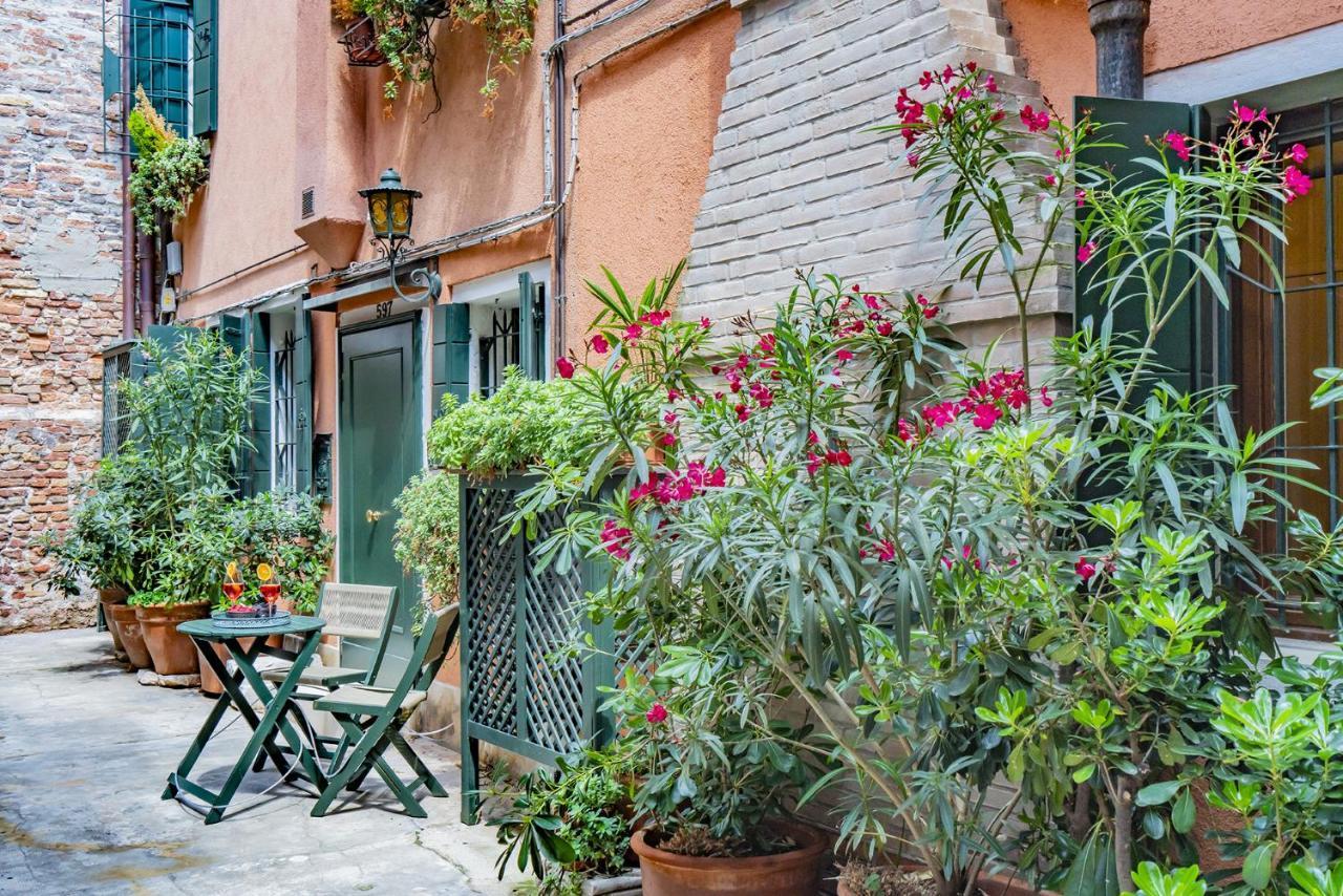 Апартаменты Lo Squero 1 The Secret Courtyard In Dorsoduro Венеция Экстерьер фото